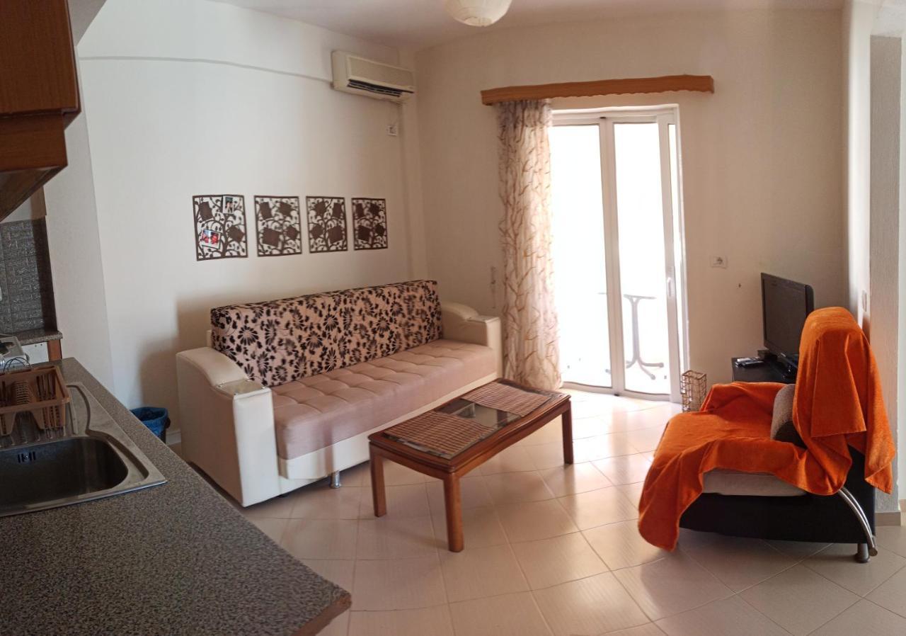 Achilles Apartments Sarandë エクステリア 写真