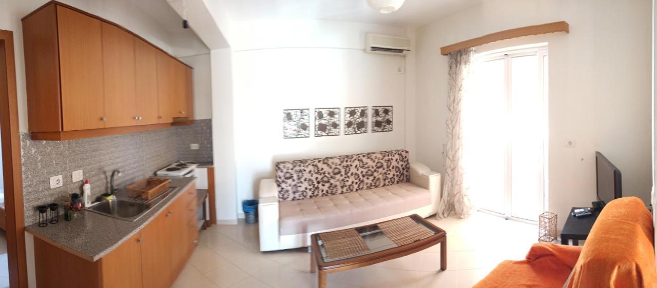Achilles Apartments Sarandë エクステリア 写真