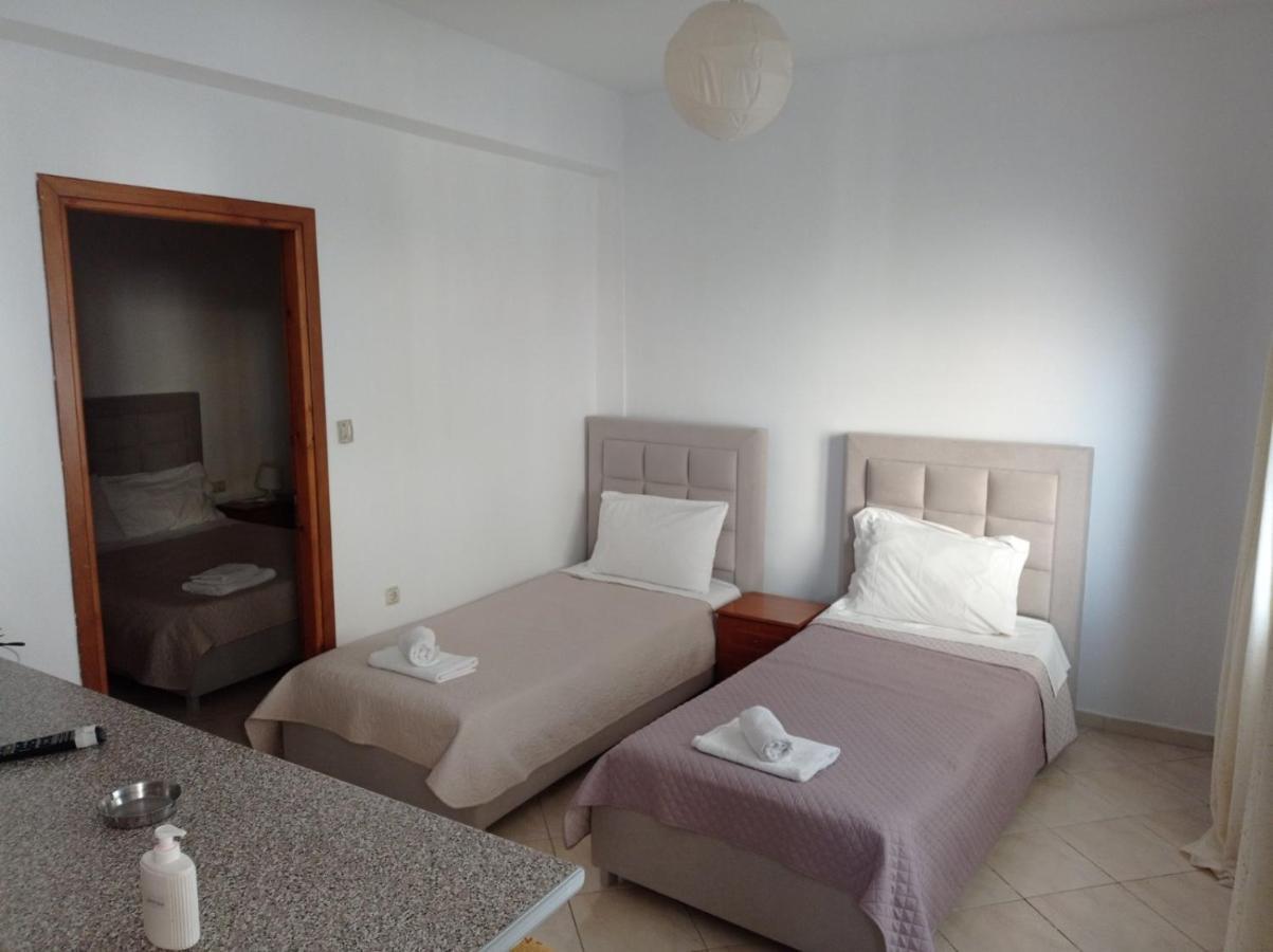 Achilles Apartments Sarandë エクステリア 写真