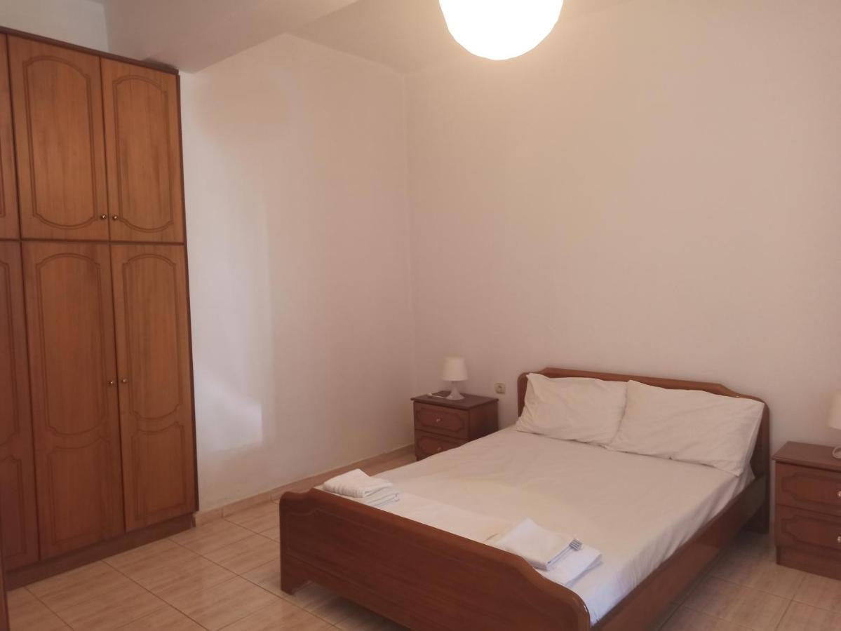 Achilles Apartments Sarandë エクステリア 写真
