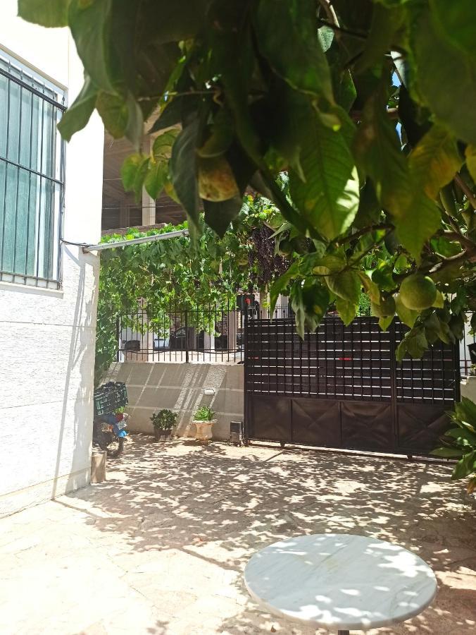 Achilles Apartments Sarandë エクステリア 写真
