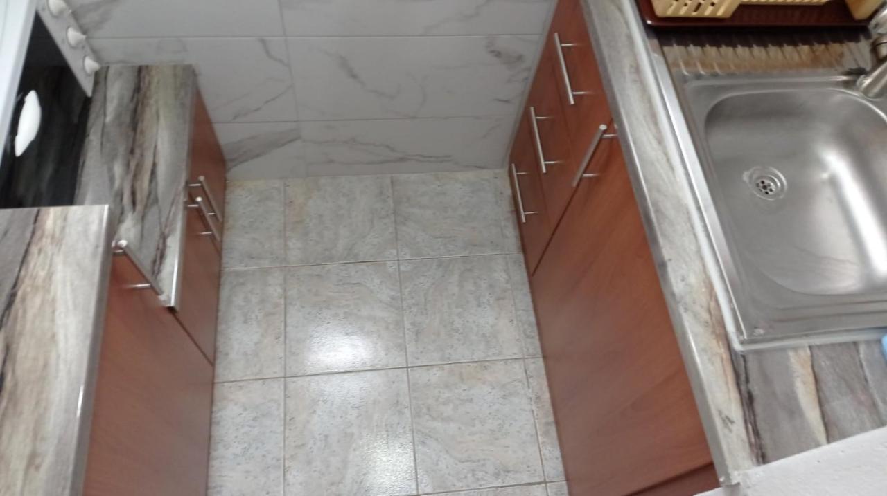 Achilles Apartments Sarandë エクステリア 写真