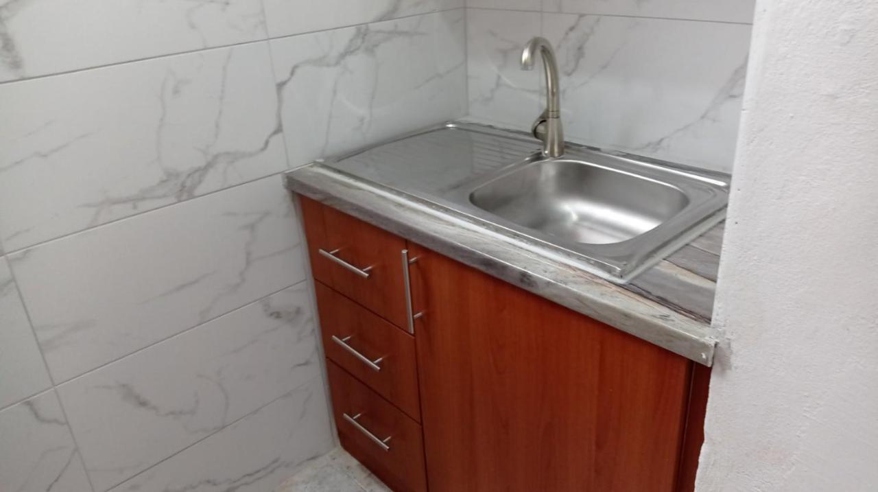Achilles Apartments Sarandë エクステリア 写真