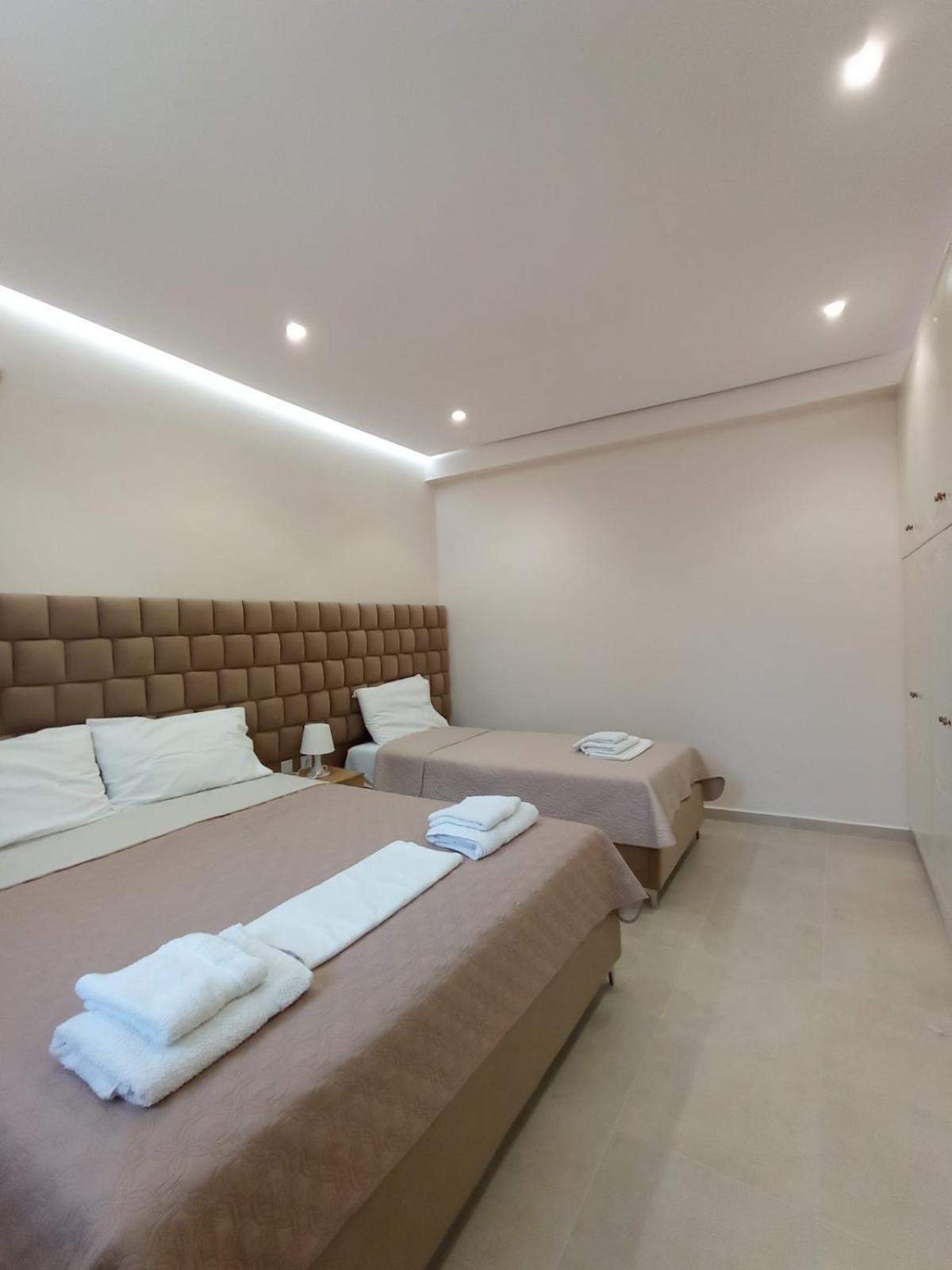 Achilles Apartments Sarandë エクステリア 写真