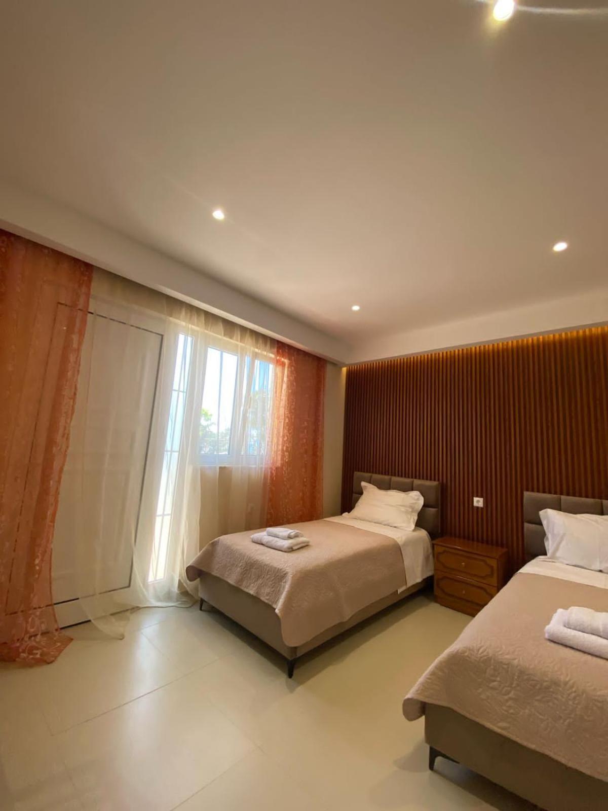 Achilles Apartments Sarandë エクステリア 写真