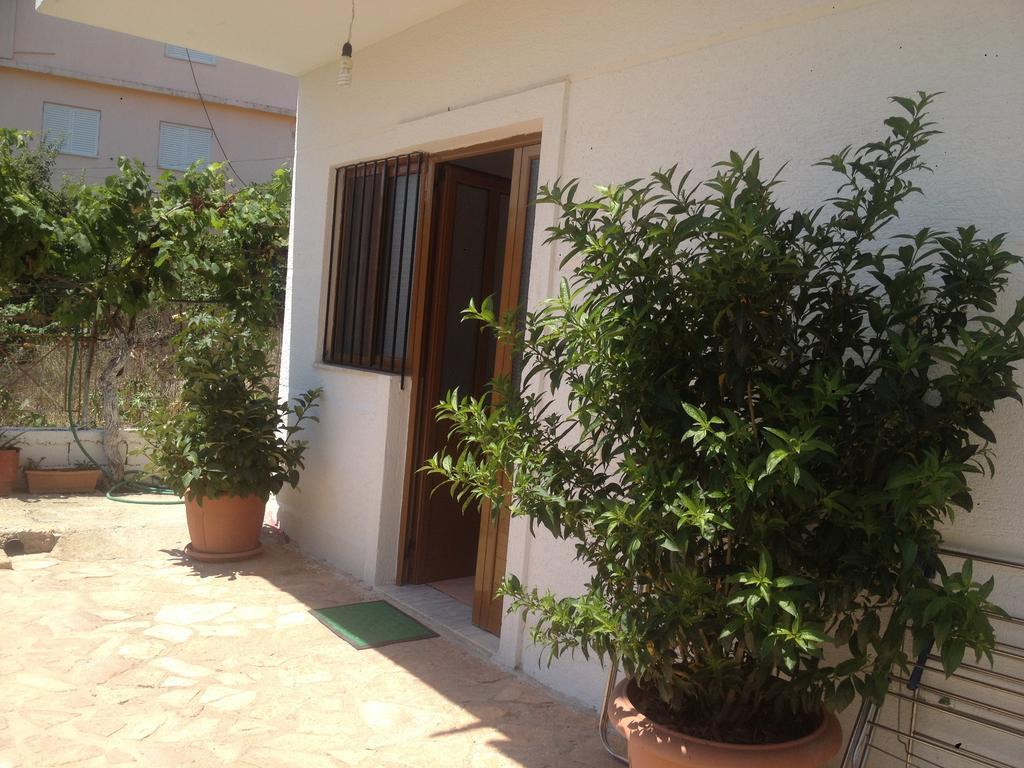 Achilles Apartments Sarandë エクステリア 写真