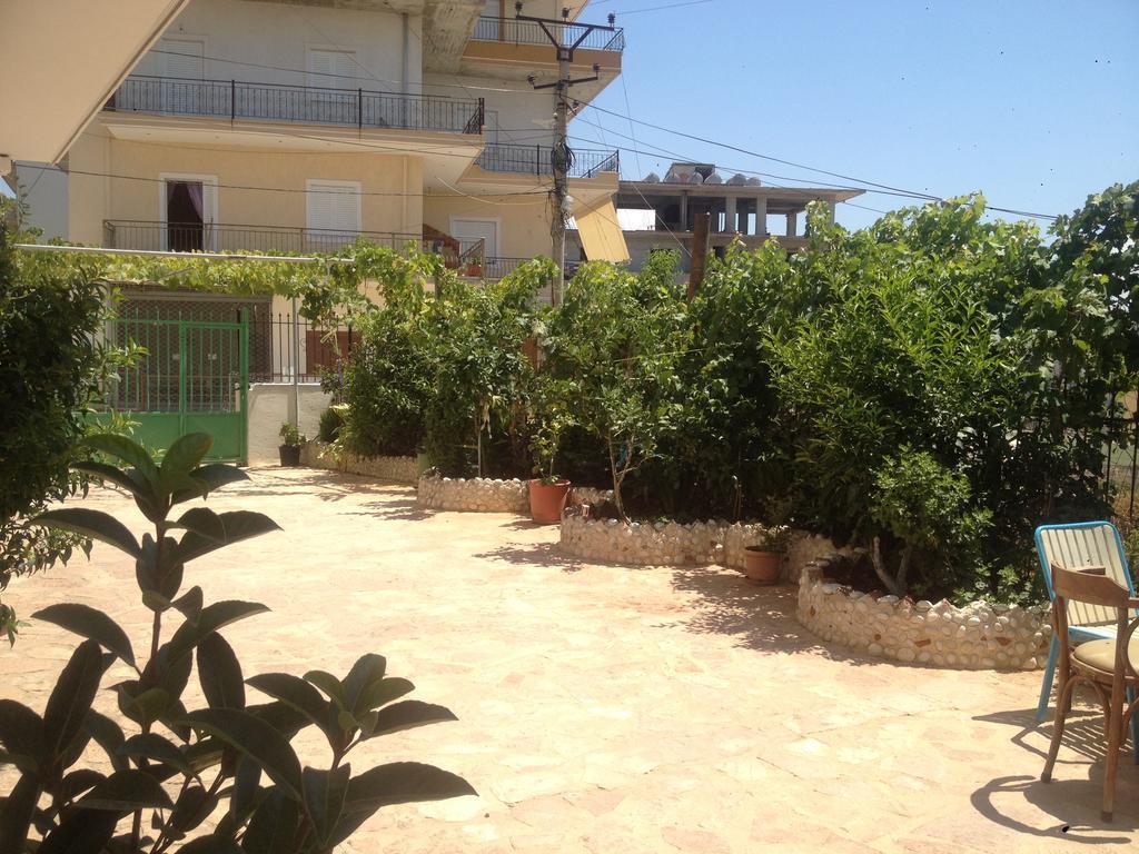 Achilles Apartments Sarandë エクステリア 写真