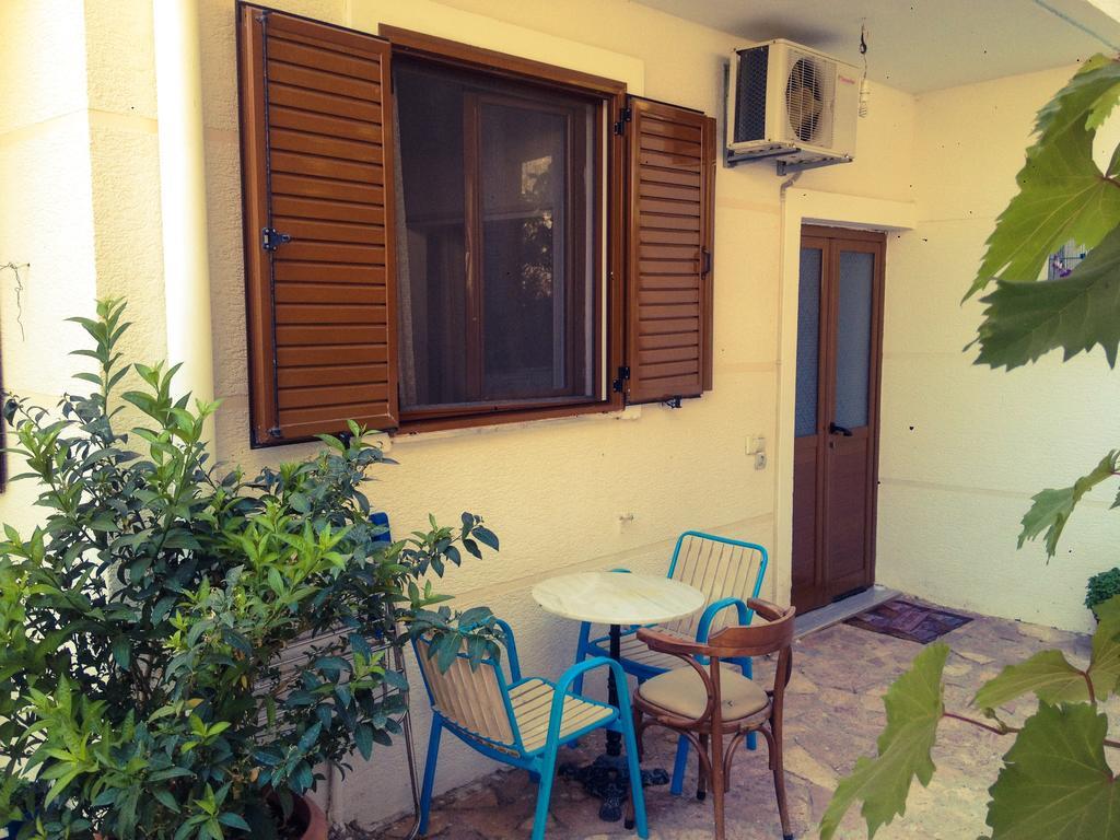 Achilles Apartments Sarandë エクステリア 写真