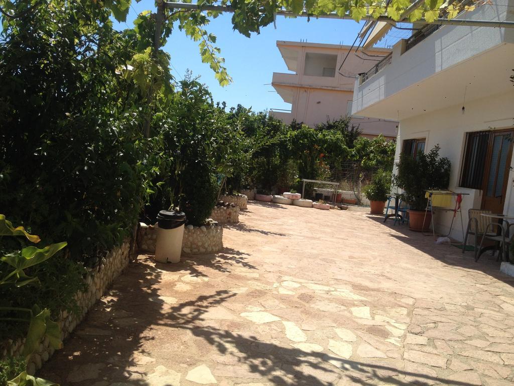 Achilles Apartments Sarandë エクステリア 写真
