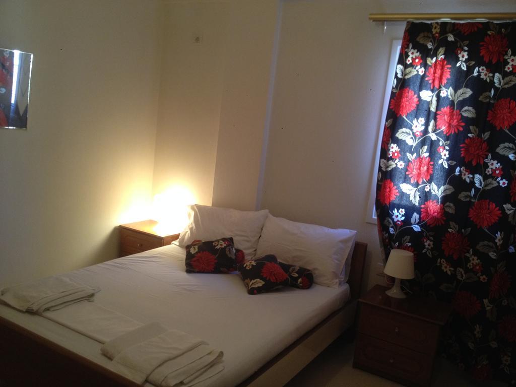 Achilles Apartments Sarandë エクステリア 写真
