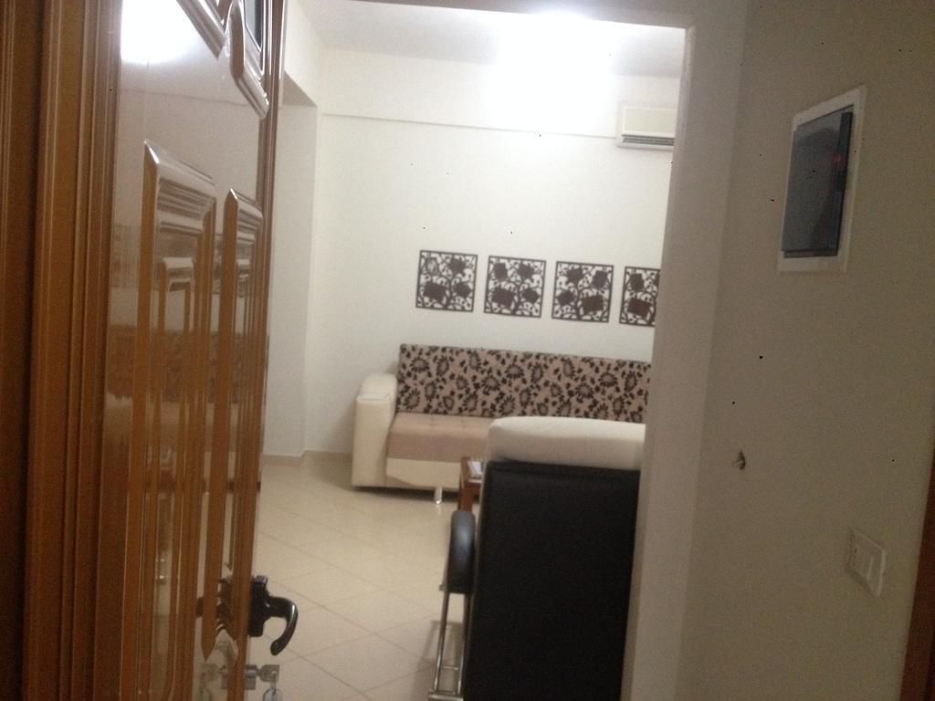 Achilles Apartments Sarandë エクステリア 写真
