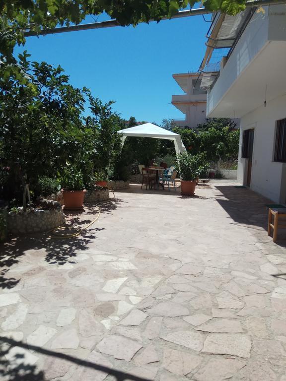 Achilles Apartments Sarandë エクステリア 写真