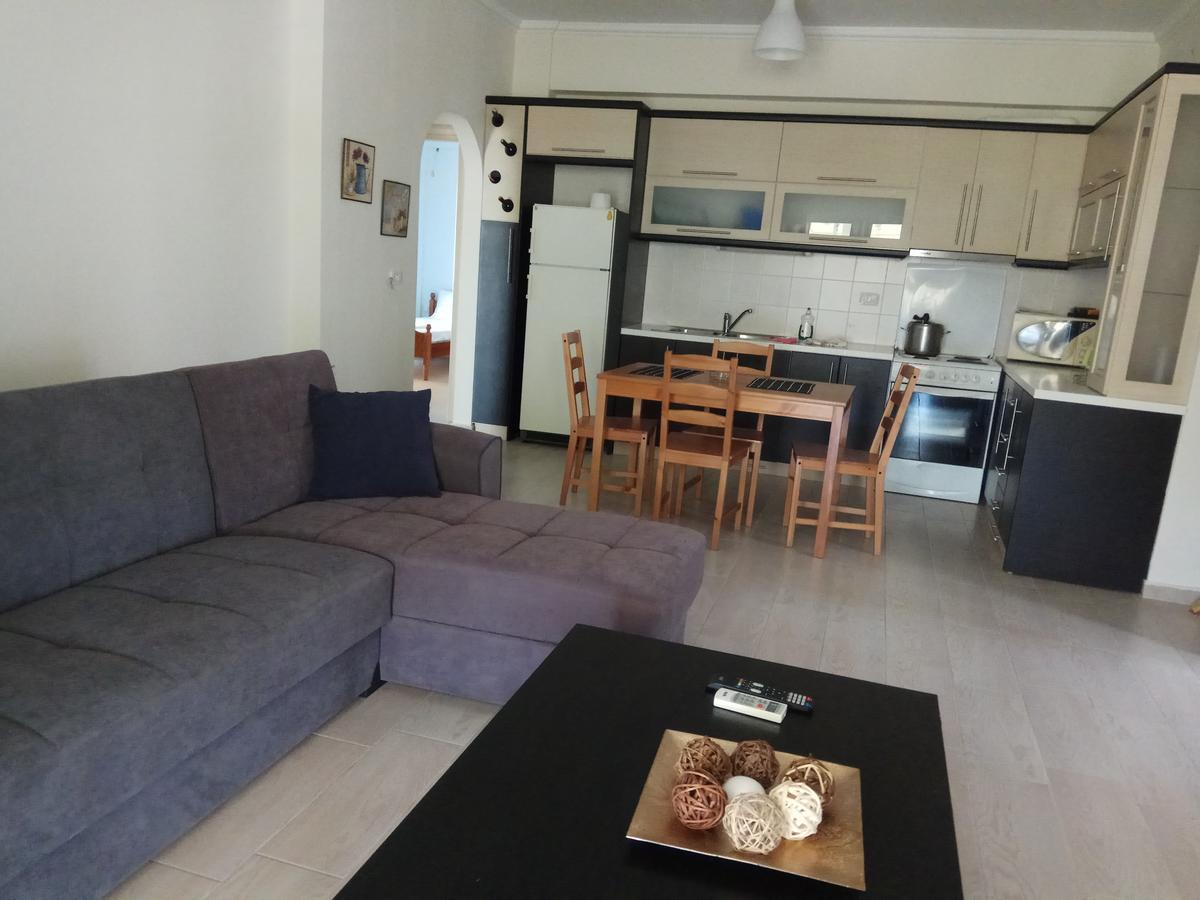Achilles Apartments Sarandë エクステリア 写真