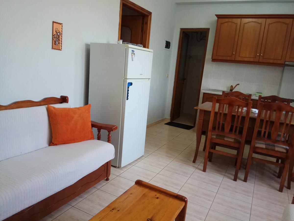 Achilles Apartments Sarandë エクステリア 写真